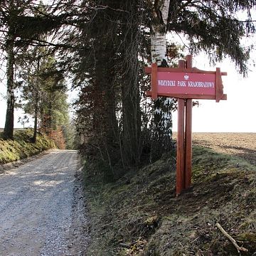 Grafika Zapraszamy do korzystania z odnowionych szlaków turystycznych Wdzydzkiego Parku Krajobrazowego