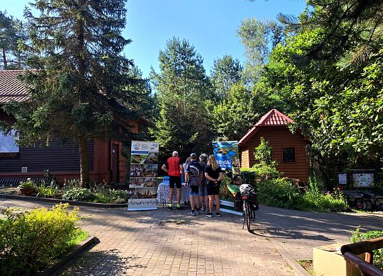 Rejestracja osób na Rajd rowerowy na terenie zielonej  Zielnej szkoły w Schodnie.