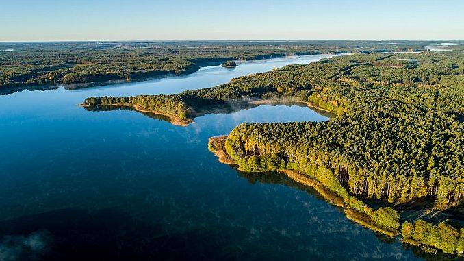 Grafika Zaproszenie na wystawę zdjęć „Wdzydzki Park Krajobrazowy z lotu ptaka”