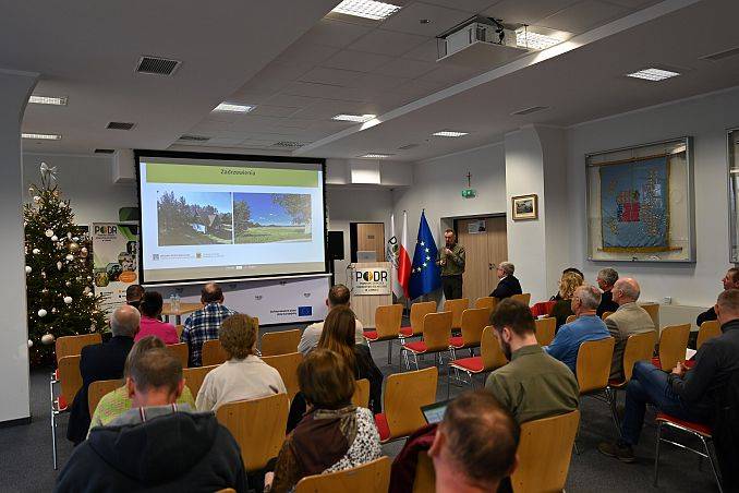 Grafika Integracja drzew i roślin uprawnych - konferencja w PODR w Lubaniu