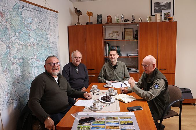 Grafika Współpraca służby Wdzydzkiego Parku Krajobrazowego ze Strażą Ochrony Przyrody Województwa Pomorskiego w zakresie ochrony przyrody i krajobrazu WPK